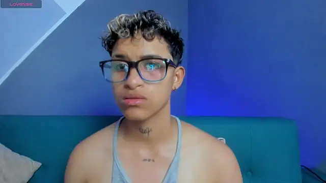 Snapshot of Dominick_jones chatting on 03-18-25, 12:30 Dominick jones online show from 03-18-25, 12:30