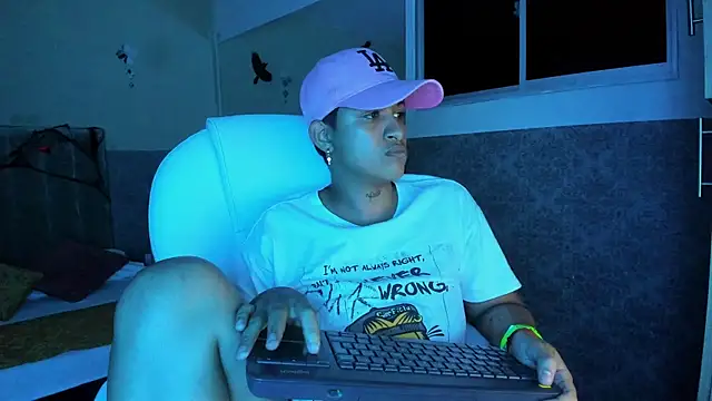 Snapshot of Dominick_jones chatting on 10-14-25, 04:57 Dominick jones online show from 10-14-25, 04:57