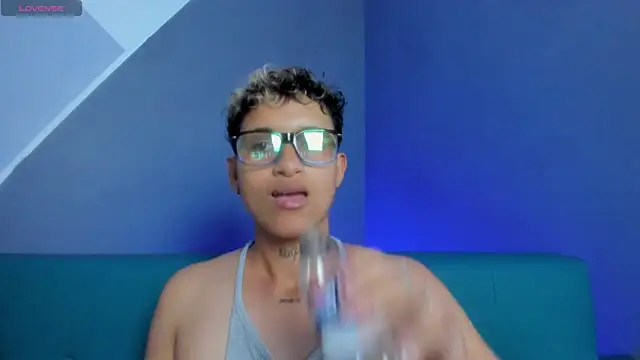 Snapshot of Dominick_jones chatting on 03-17-25, 09:24 Dominick jones online show from 03-17-25, 09:24