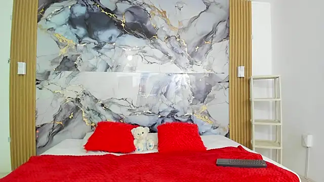 Mariana 16  online show from 11-27-25, 07:58