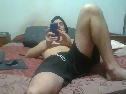 Snapshot of italianbighorse22 chatting on 11-26-25, 03:28 italianbighorse22 online show from 11-26-25, 03:28