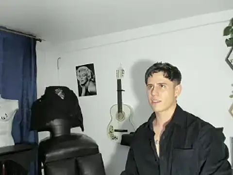 Snapshot of Antonello_Vannucci chatting on 03-16-25, 11:37 Antonello Vannucci online show from 03-16-25, 11:37