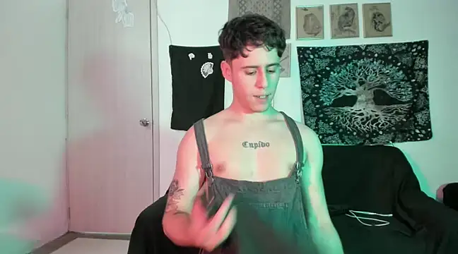 Snapshot of Antonello_Vannucci chatting on 01-28-25, 08:04 Antonello Vannucci online show from 01-28-25, 08:04