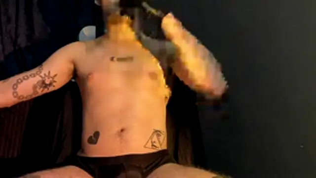 Snapshot of Antonello_Vannucci chatting on 10-31-25, 02:30 Antonello Vannucci online show from 10-31-25, 02:30