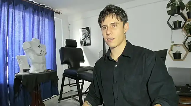 Snapshot of Antonello_Vannucci chatting on 03-05-25, 10:21 Antonello Vannucci online show from 03-05-25, 10:21