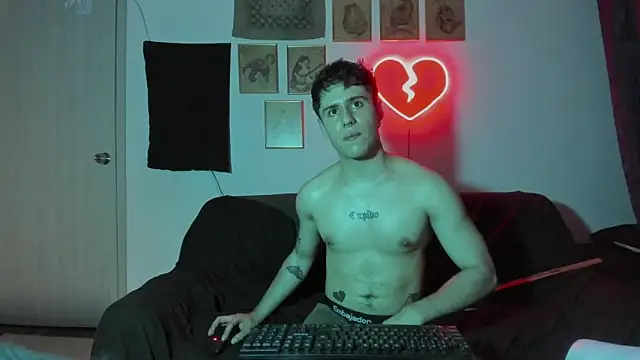 Snapshot of Antonello_Vannucci chatting on 01-01-25, 11:51 Antonello Vannucci online show from 01-01-25, 11:51