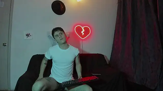 Snapshot of Antonello_Vannucci chatting on 12-24-24, 10:49 Antonello Vannucci online show from 12-24-24, 10:49