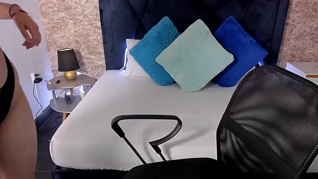 Lily Woodz online show from 03-12-25, 06:43