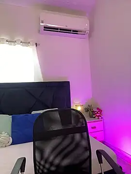 Lily Woodz online show from 04-12-26, 02:42