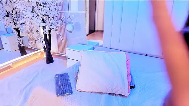 salomebenz online show from 04-11-26, 09:29