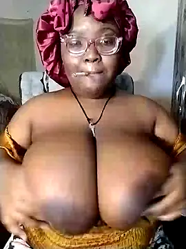 Snapshot of Damm_Bobbies chatting on 07-19-26, 12:52 Damm Bobbies online show from 07-19-26, 12:52