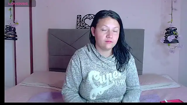 Snapshot of kattia_bk chatting on 01-28-25, 12:00 kattia bk online show from 01-28-25, 12:00