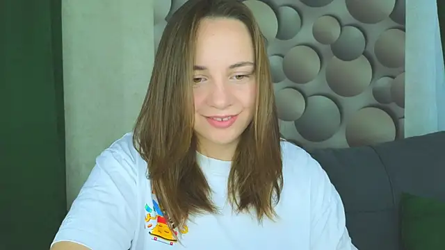 Snapshot of Cute_smile_sharon chatting on 09-20-25, 03:11 Cute smile sharon online show from 09-20-25, 03:11