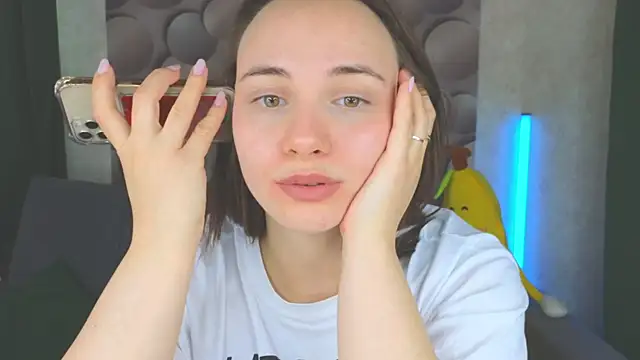 Snapshot of Cute_smile_sharon chatting on 02-27-25, 05:07 Cute smile sharon online show from 02-27-25, 05:07
