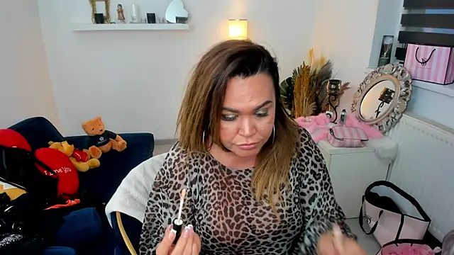 Snapshot of Aileen_Stone chatting on 02-16-25, 03:38 Aileen Stone online show from 02-16-25, 03:38
