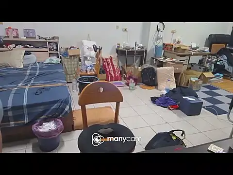 Snapshot of bb770504 chatting on 10-08-25, 11:12 bb770504 online show from 10-08-25, 11:12