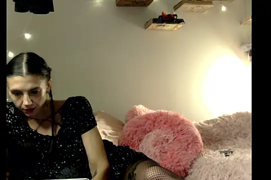vavavixen online show from 12-23-24, 08:33