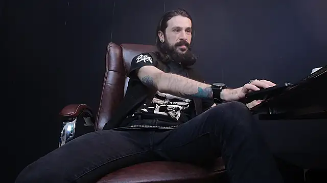 Snapshot of AxelColton chatting on 02-13-25, 06:20 AxelColton online show from 02-13-25, 06:20