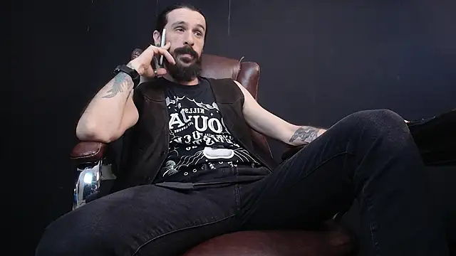 Snapshot of AxelColton chatting on 02-15-25, 10:11 AxelColton online show from 02-15-25, 10:11