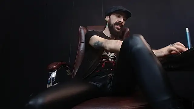 Snapshot of AxelColton chatting on 02-14-25, 06:12 AxelColton online show from 02-14-25, 06:12