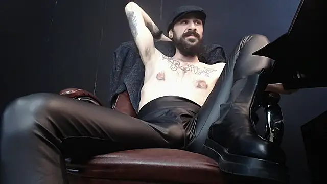 Snapshot of AxelColton chatting on 02-19-25, 12:33 AxelColton online show from 02-19-25, 12:33
