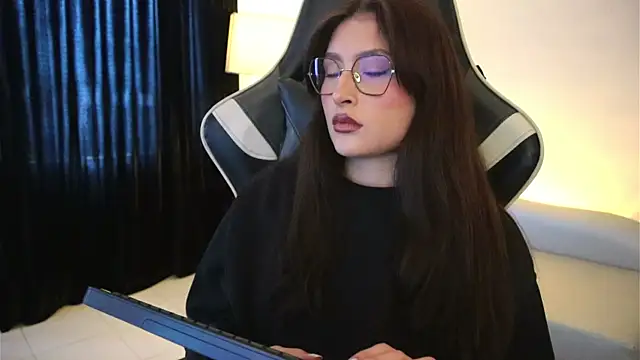 Daisha Riley online show from 04-10-26, 01:07