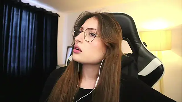 Daisha Riley online show from 11-04-25, 03:27