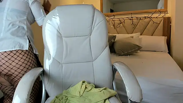 PerlaPreciosa online show from 03-22-26, 04:05