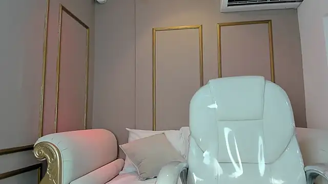 PerlaPreciosa online show from 12-18-25, 04:06