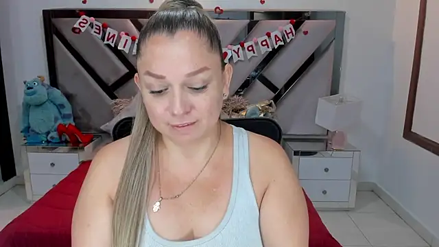 natalia5560 online show from 10-02-25, 12:41