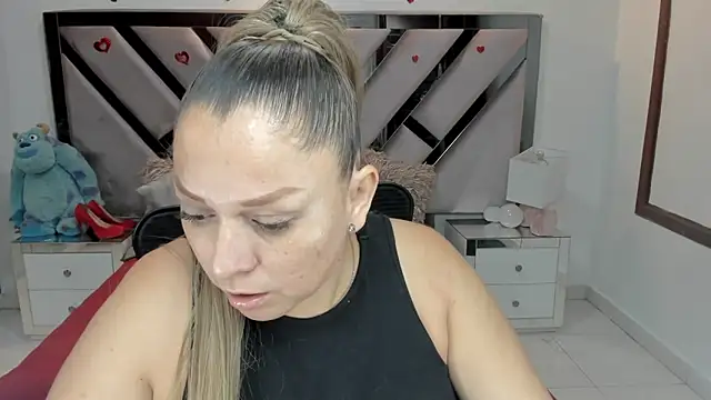 natalia5560 online show from 10-18-25, 01:57