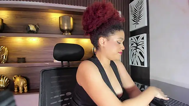 Snapshot of loladupont chatting on 05-25-26, 03:06 loladupont online show from 05-25-26, 03:06