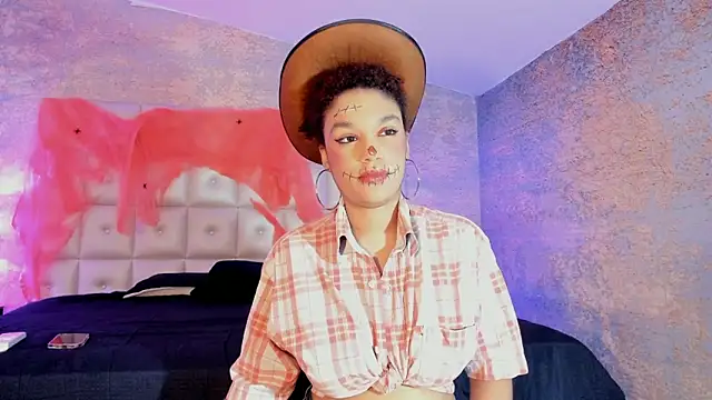 loladupont online show from 10-30-25, 03:05