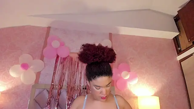 Snapshot of loladupont chatting on 05-09-26, 02:48 loladupont online show from 05-09-26, 02:48