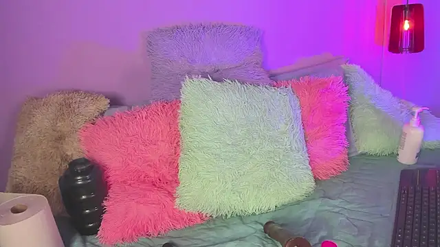 Little lili19 online show from 02-20-26, 09:39