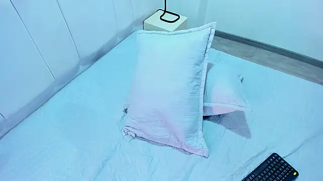 Snapshot of AbrilSonne chatting on 02-16-25, 06:32 AbrilSonne online show from 02-16-25, 06:32