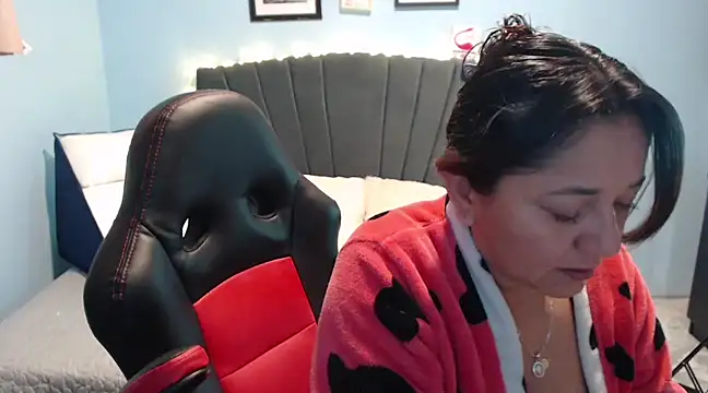Snapshot of AngelRouss chatting on 02-06-25, 09:32 AngelRouss online show from 02-06-25, 09:32