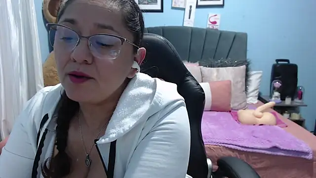 AngelRouss online show from 02-07-26, 03:25