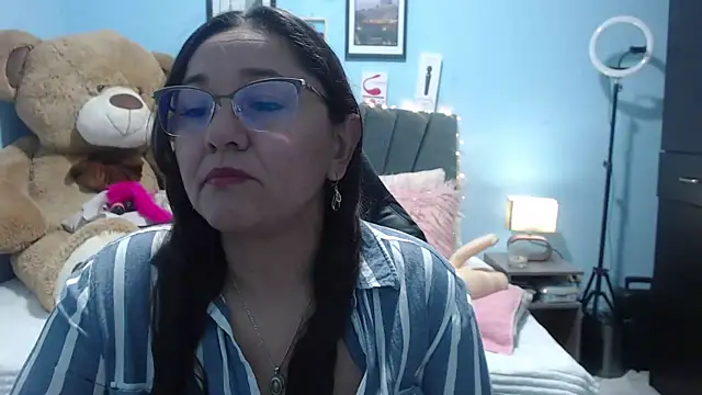 Snapshot of AngelRouss chatting on 10-28-25, 02:23 AngelRouss online show from 10-28-25, 02:23
