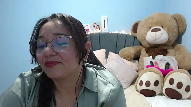 Snapshot of AngelRouss chatting on 09-26-25, 02:51 AngelRouss online show from 09-26-25, 02:51