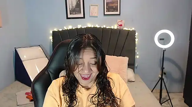 Snapshot of AngelRouss chatting on 01-24-25, 11:37 AngelRouss online show from 01-24-25, 11:37