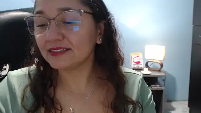 Snapshot of AngelRouss chatting on 03-06-25, 12:32 AngelRouss online show from 03-06-25, 12:32