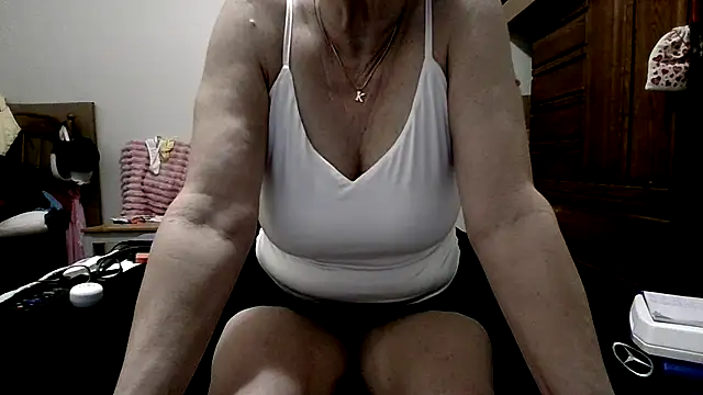 Snapshot of Keywest_Kate chatting on 10-25-25, 12:10 Keywest Kate online show from 10-25-25, 12:10