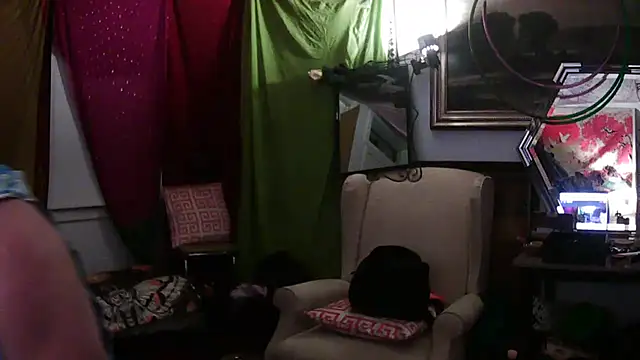 SilverandFox online show from 03-06-25, 12:30