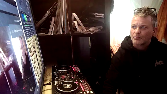 SilverandFox online show from 01-21-25, 10:19