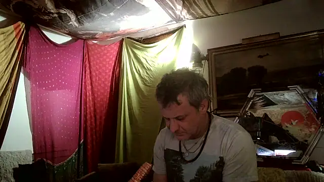 SilverandFox online show from 03-21-25, 01:34