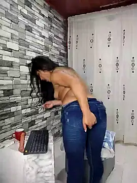 Snapshot of lovelypocahontas11 chatting on 01-05-25, 05:20 lovelypocahontas11 online show from 01-05-25, 05:20