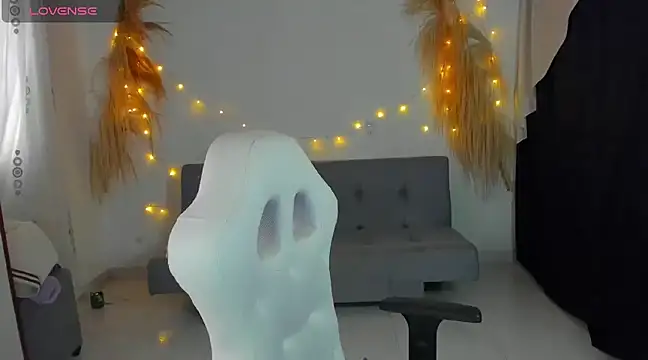 Snapshot of lovelypocahontas11 chatting on 01-25-25, 09:35 lovelypocahontas11 online show from 01-25-25, 09:35