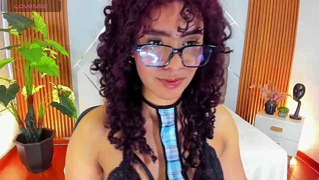 charlottee white online show from 12-02-25, 08:43