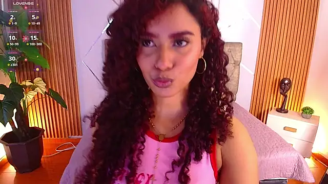 Snapshot of charlottee_white chatting on 03-02-26, 08:05 charlottee white online show from 03-02-26, 08:05